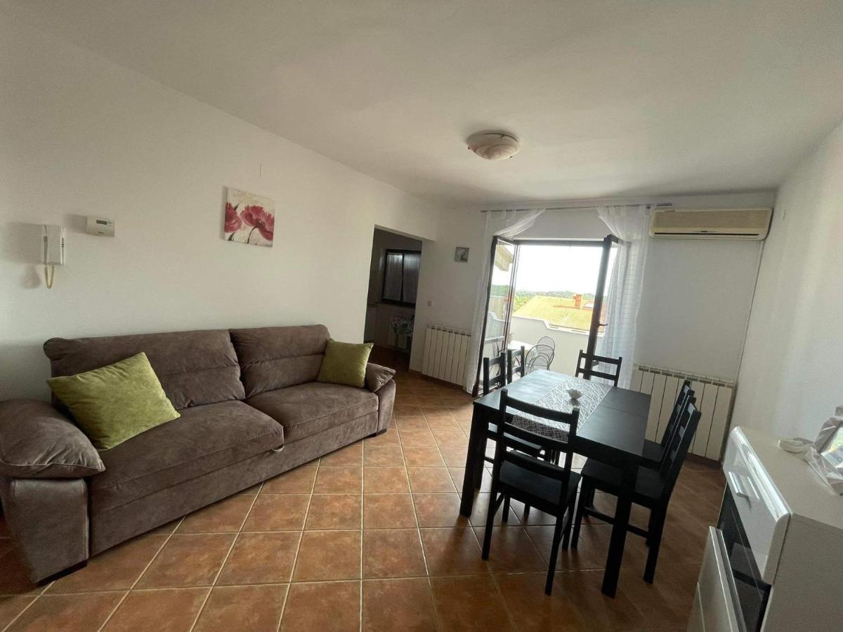 Charming Apartments In Pula Bagian luar foto