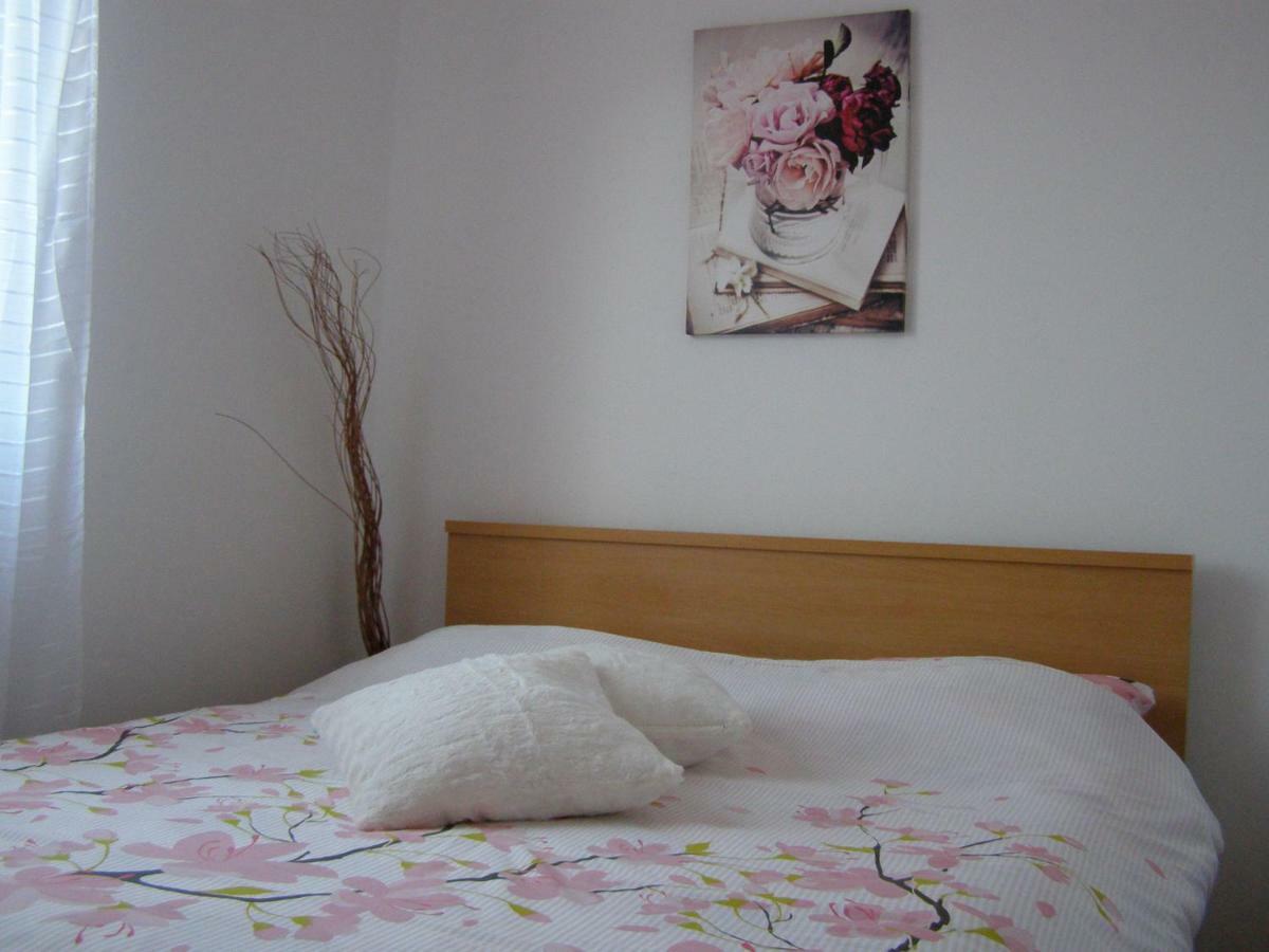 Charming Apartments In Pula Bagian luar foto