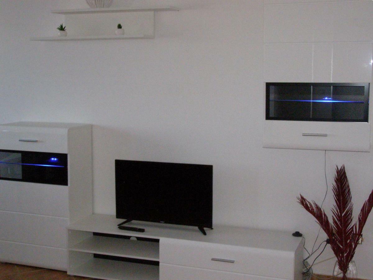Charming Apartments In Pula Bagian luar foto